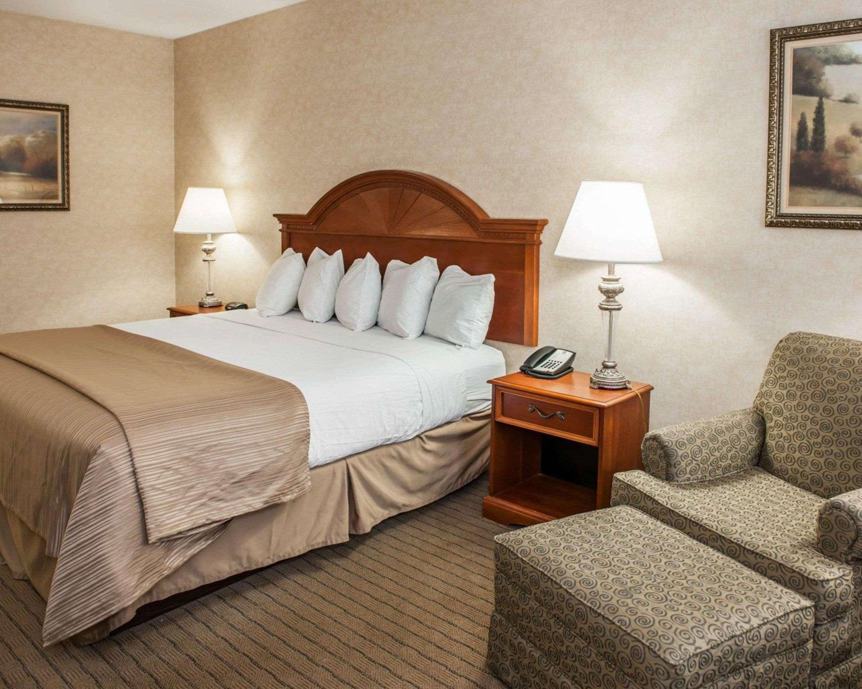 Quality Inn Каслтон Экстерьер фото