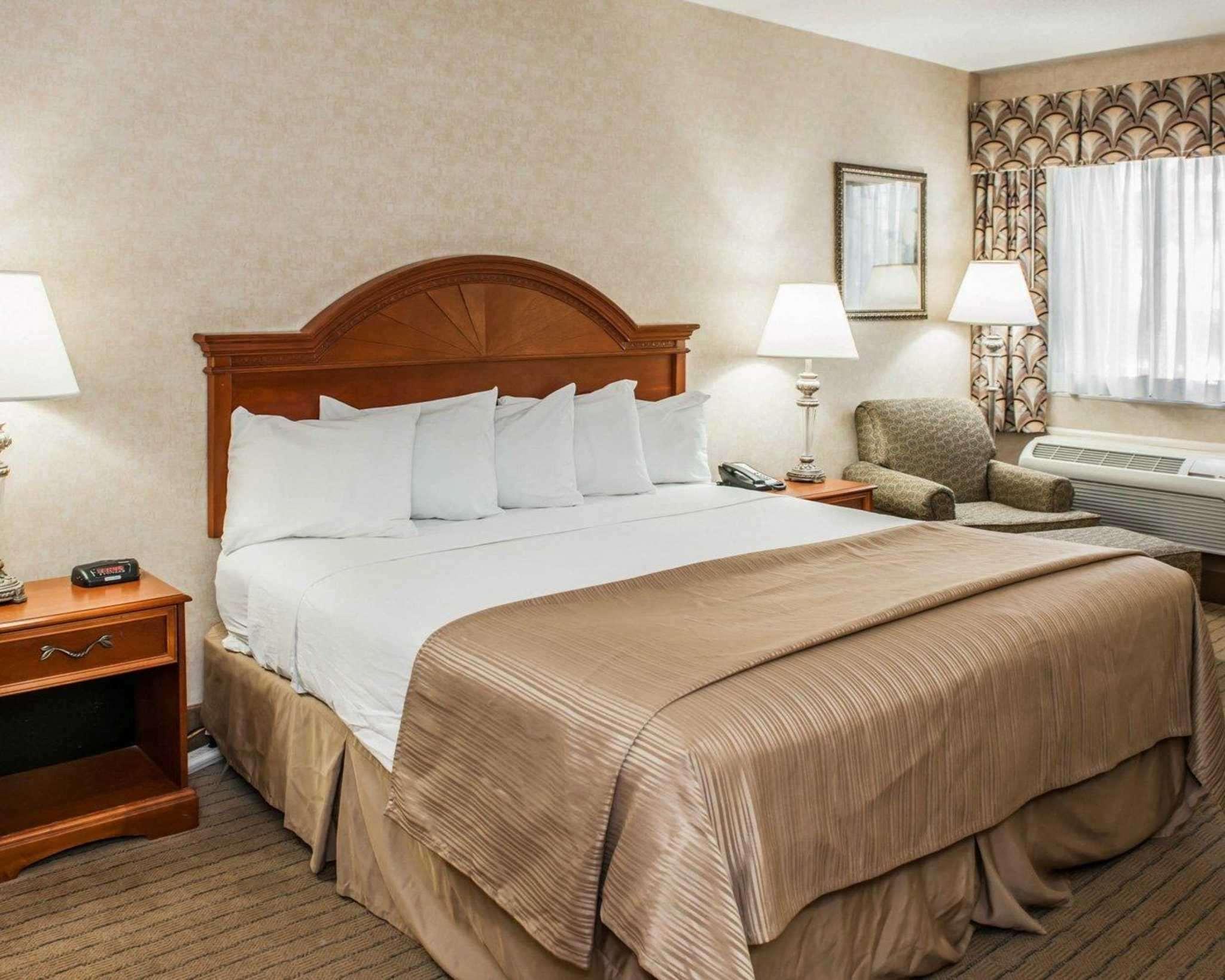 Quality Inn Каслтон Экстерьер фото