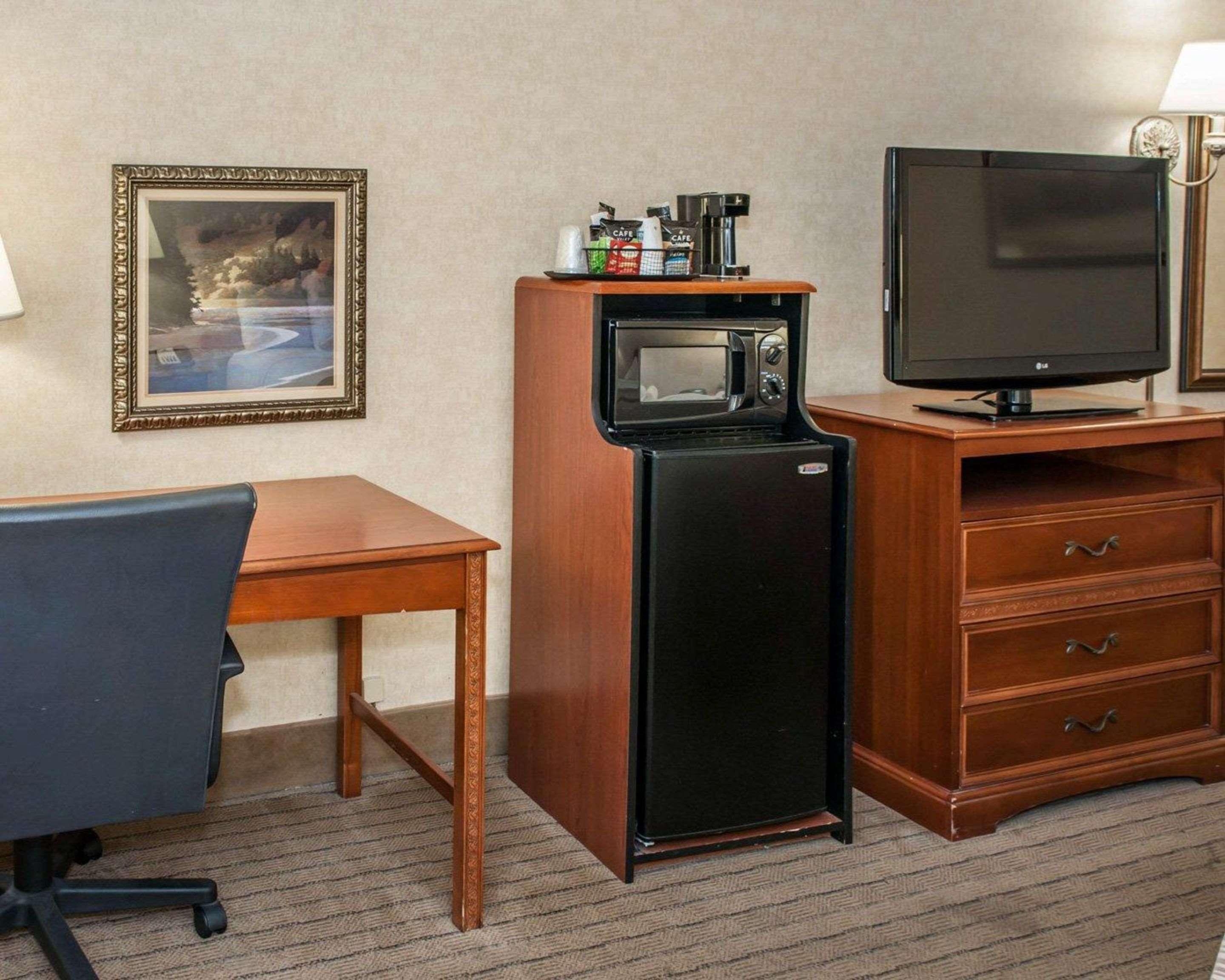 Quality Inn Каслтон Экстерьер фото