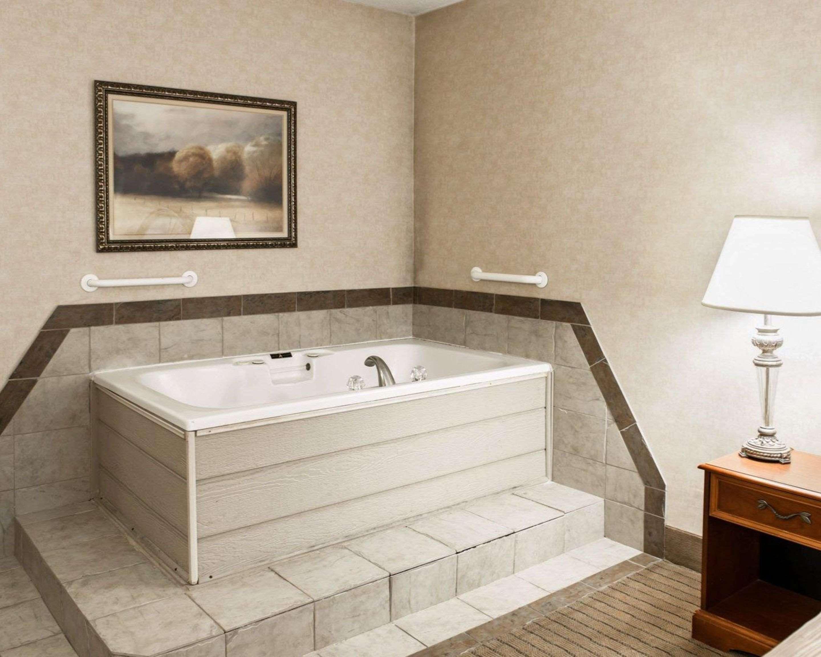 Quality Inn Каслтон Экстерьер фото