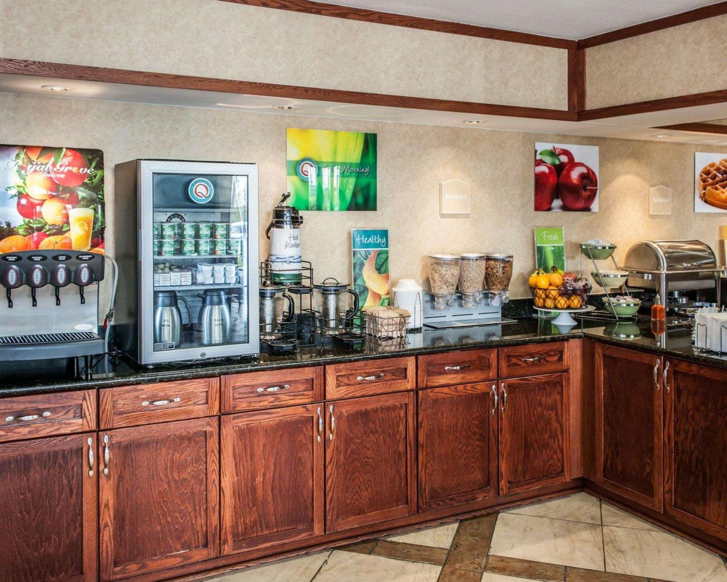 Quality Inn Каслтон Экстерьер фото