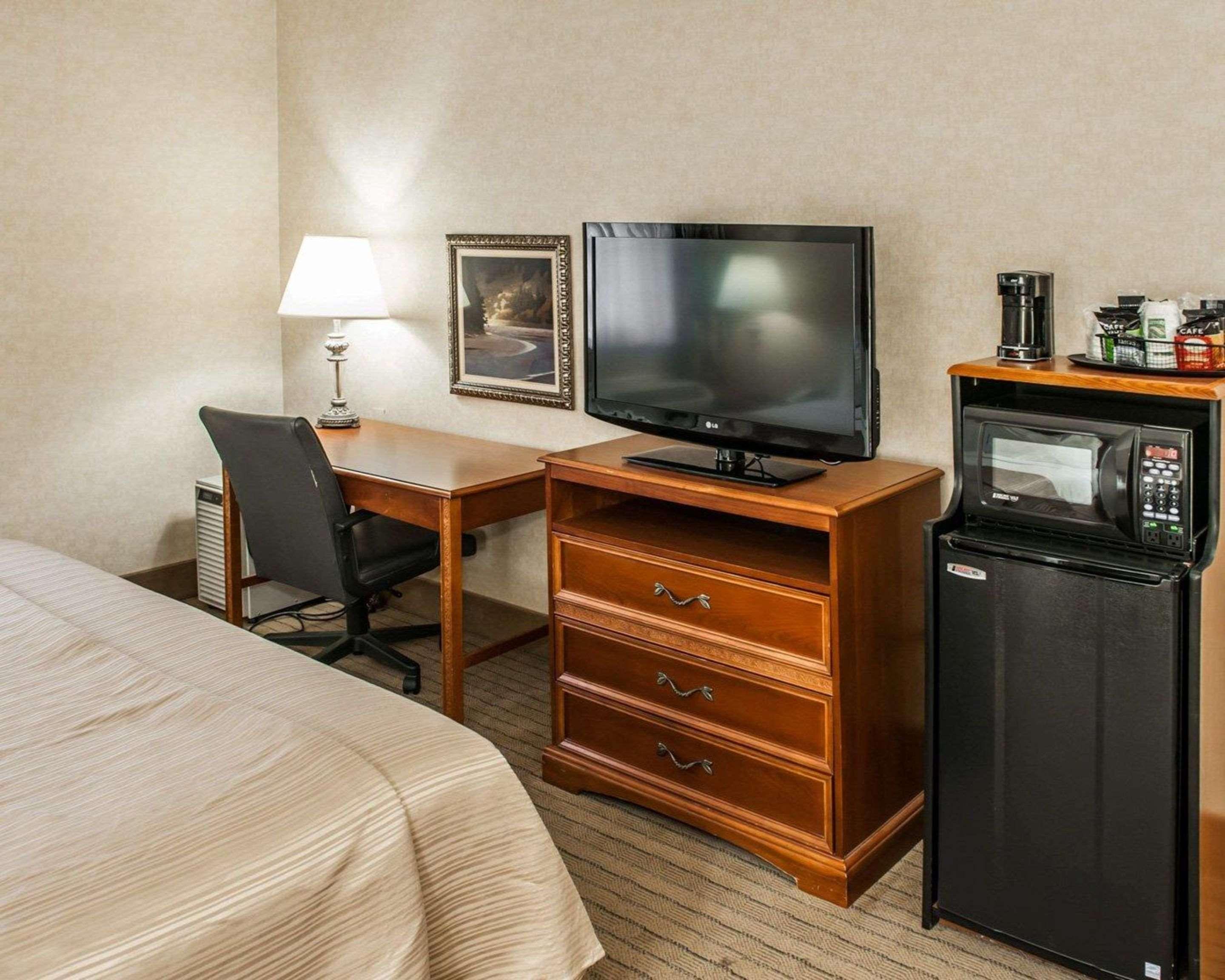 Quality Inn Каслтон Экстерьер фото