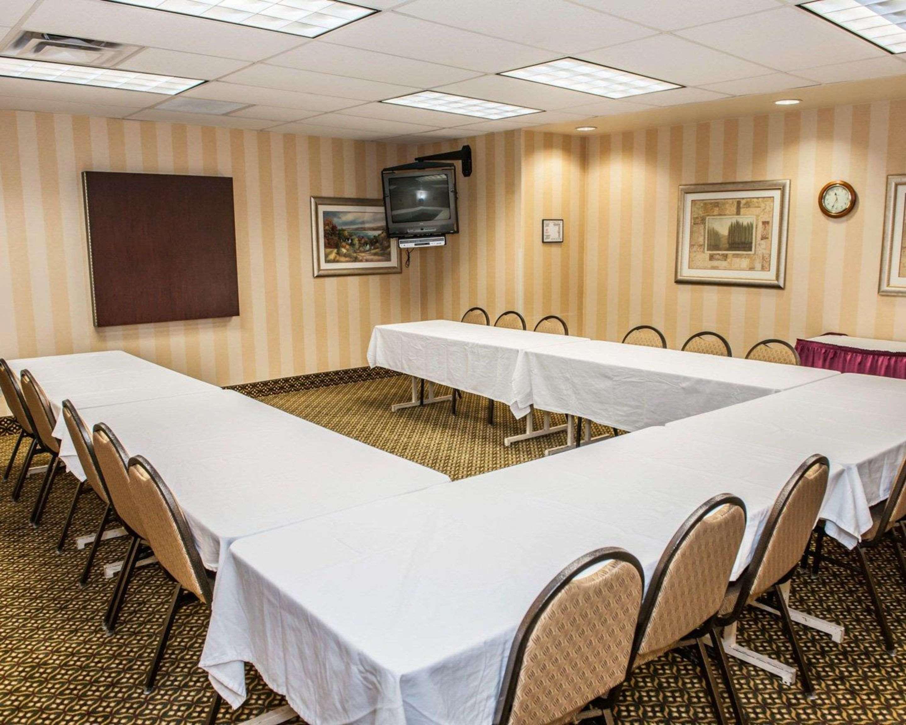 Quality Inn Каслтон Экстерьер фото