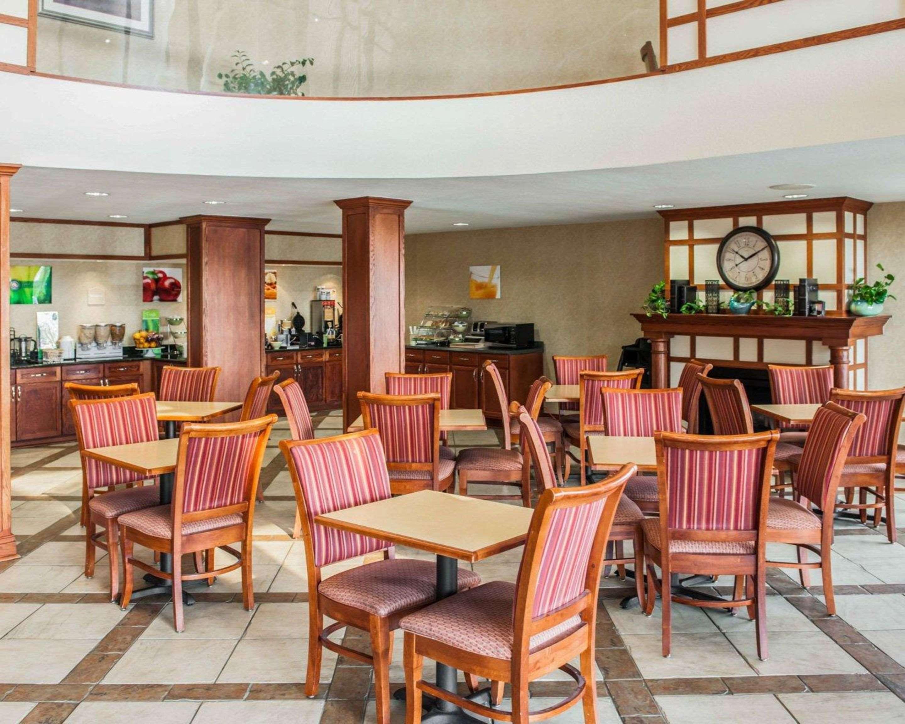 Quality Inn Каслтон Экстерьер фото