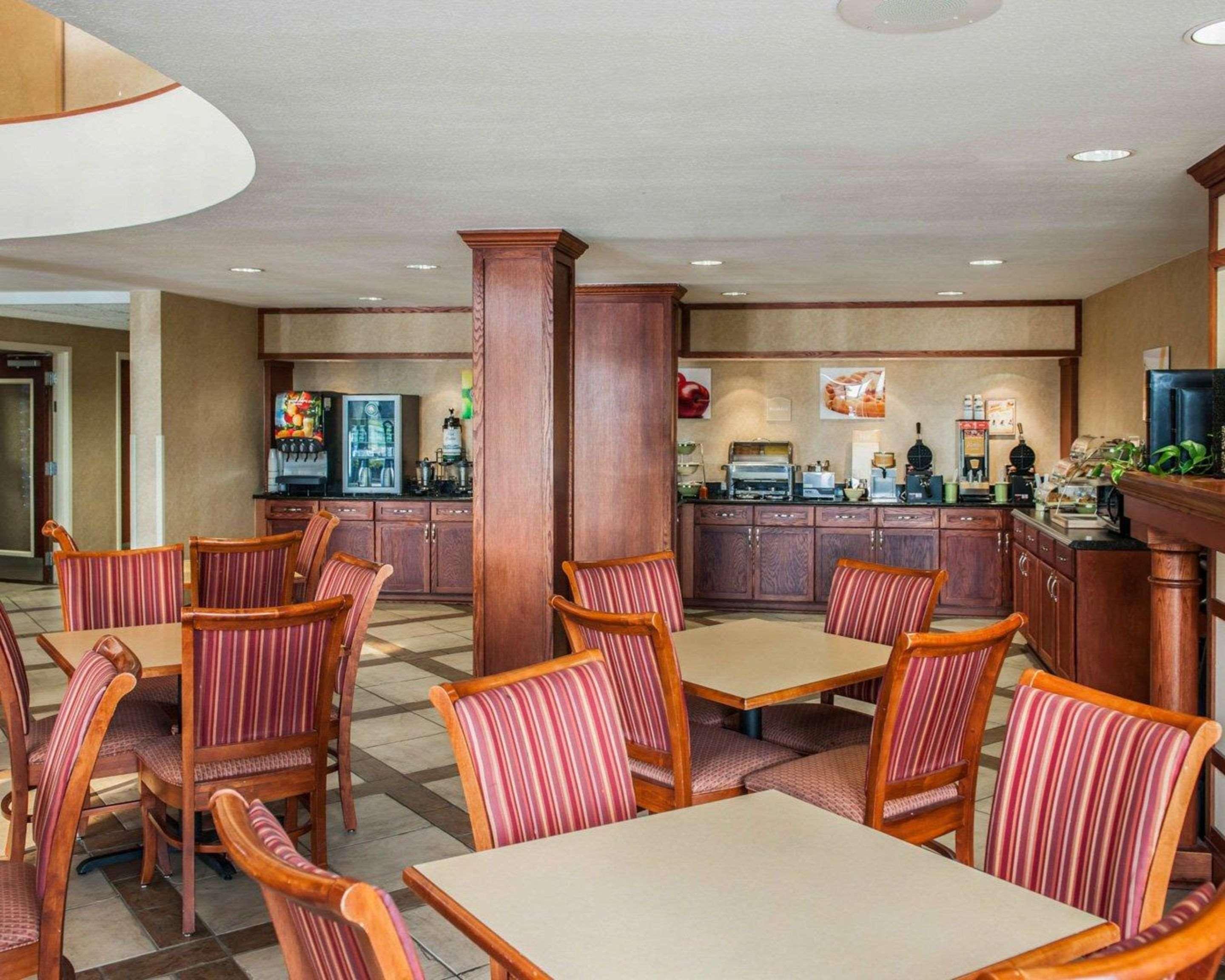Quality Inn Каслтон Экстерьер фото