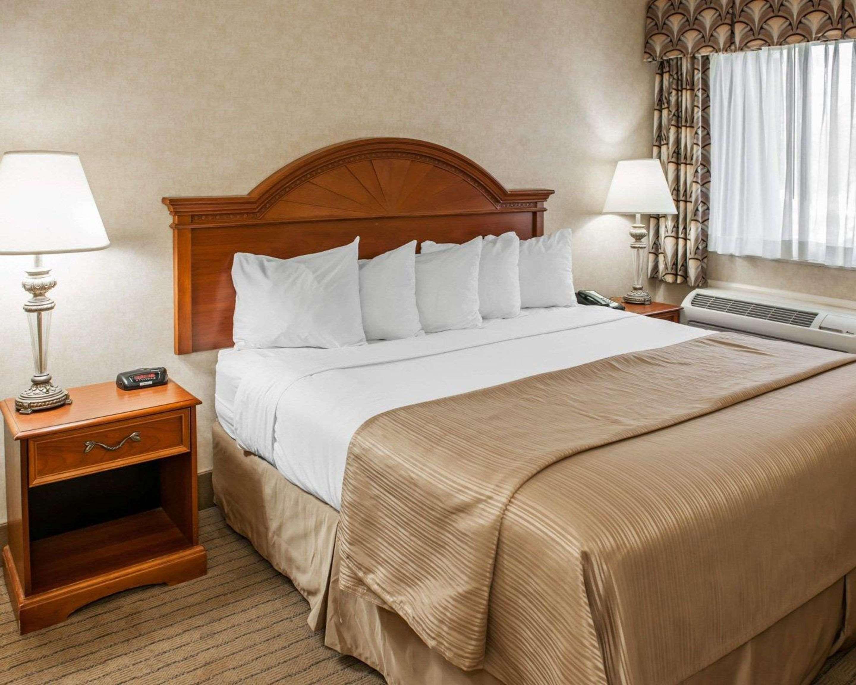 Quality Inn Каслтон Экстерьер фото