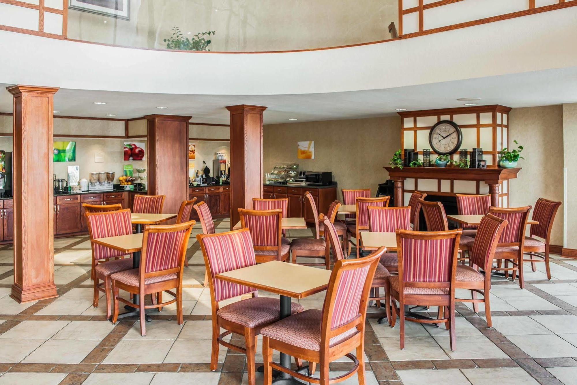 Quality Inn Каслтон Экстерьер фото