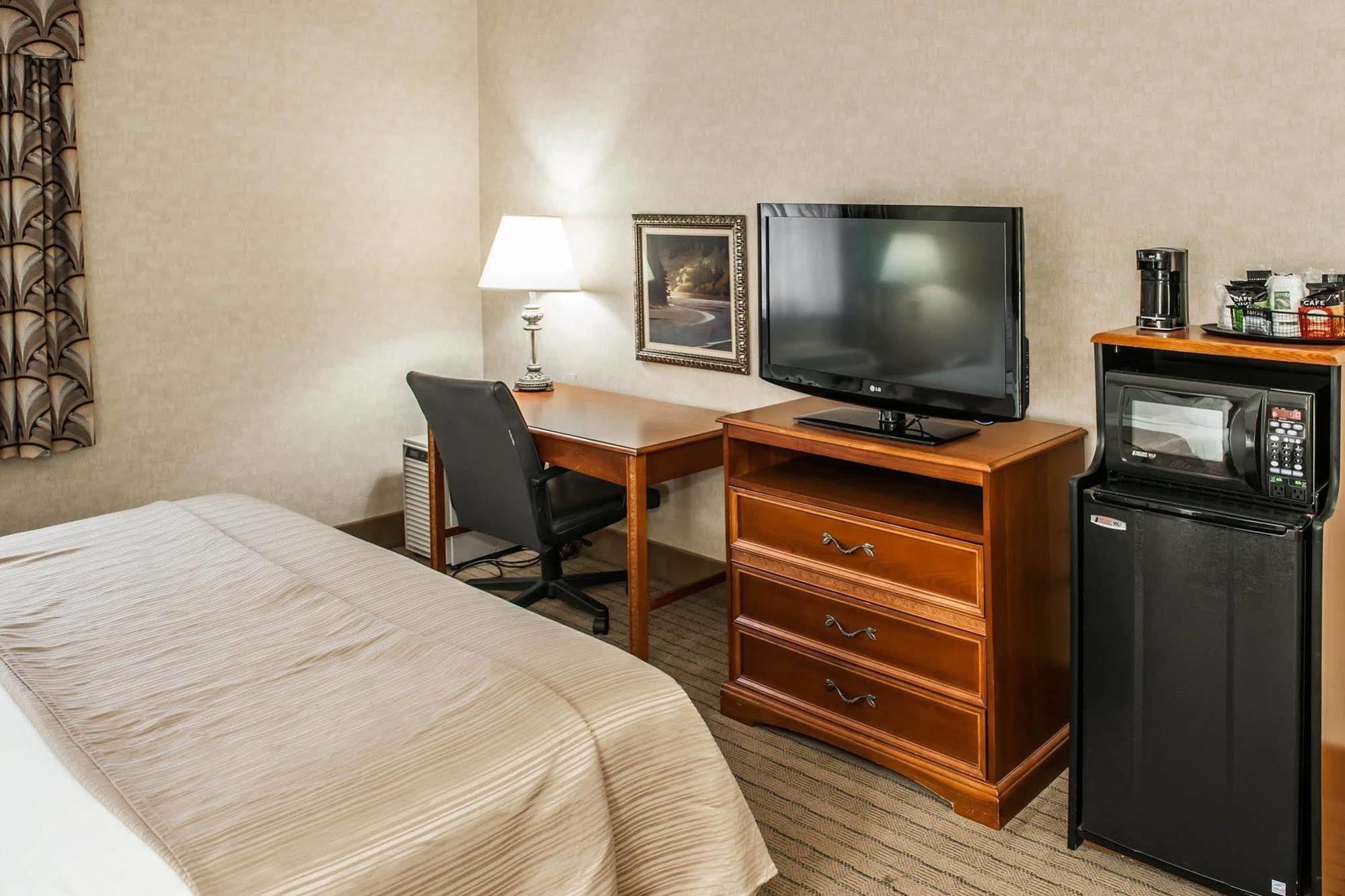 Quality Inn Каслтон Экстерьер фото