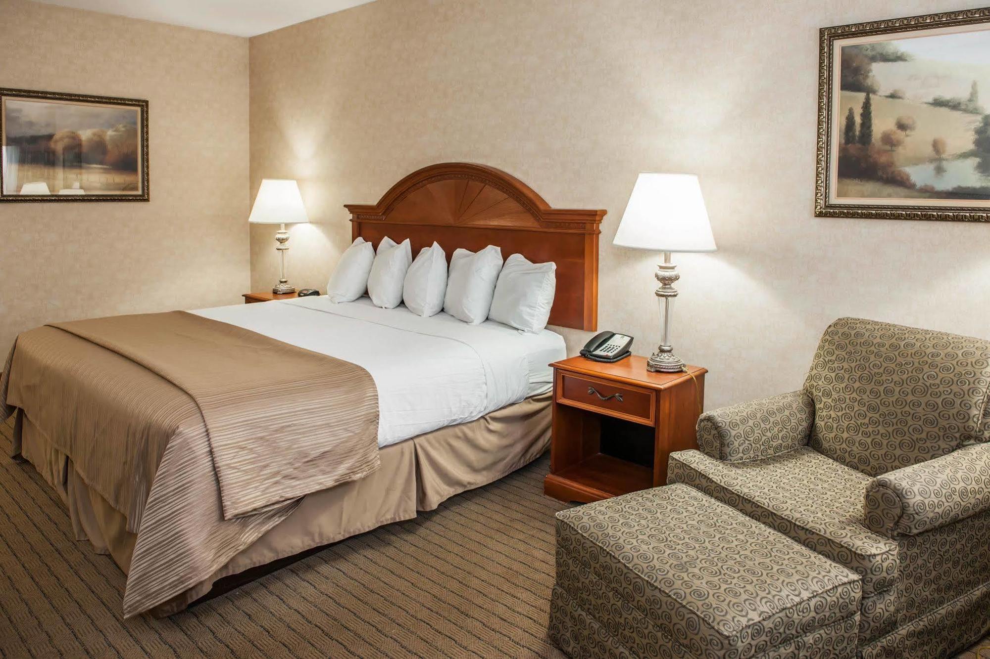 Quality Inn Каслтон Экстерьер фото
