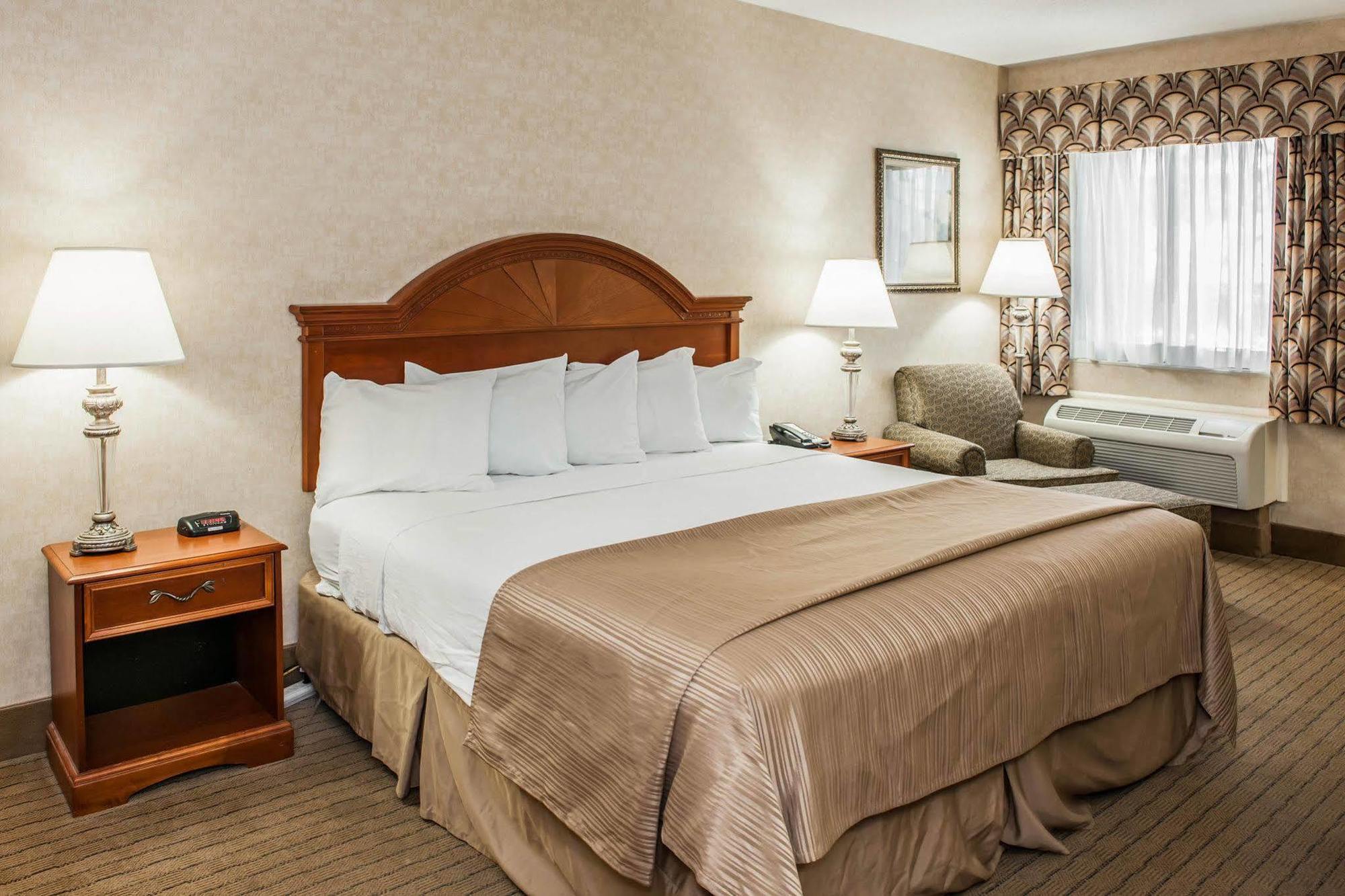 Quality Inn Каслтон Экстерьер фото