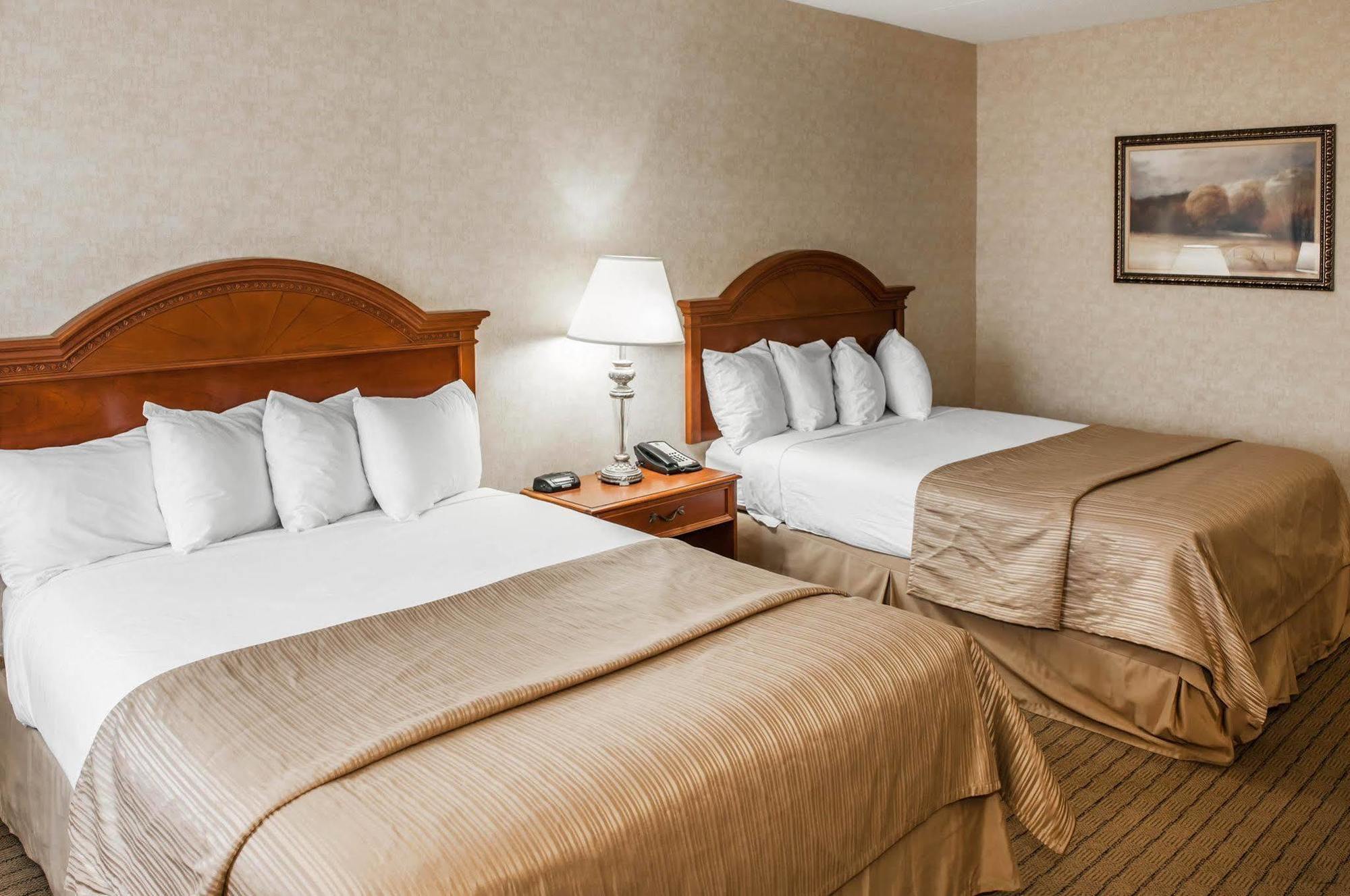 Quality Inn Каслтон Экстерьер фото