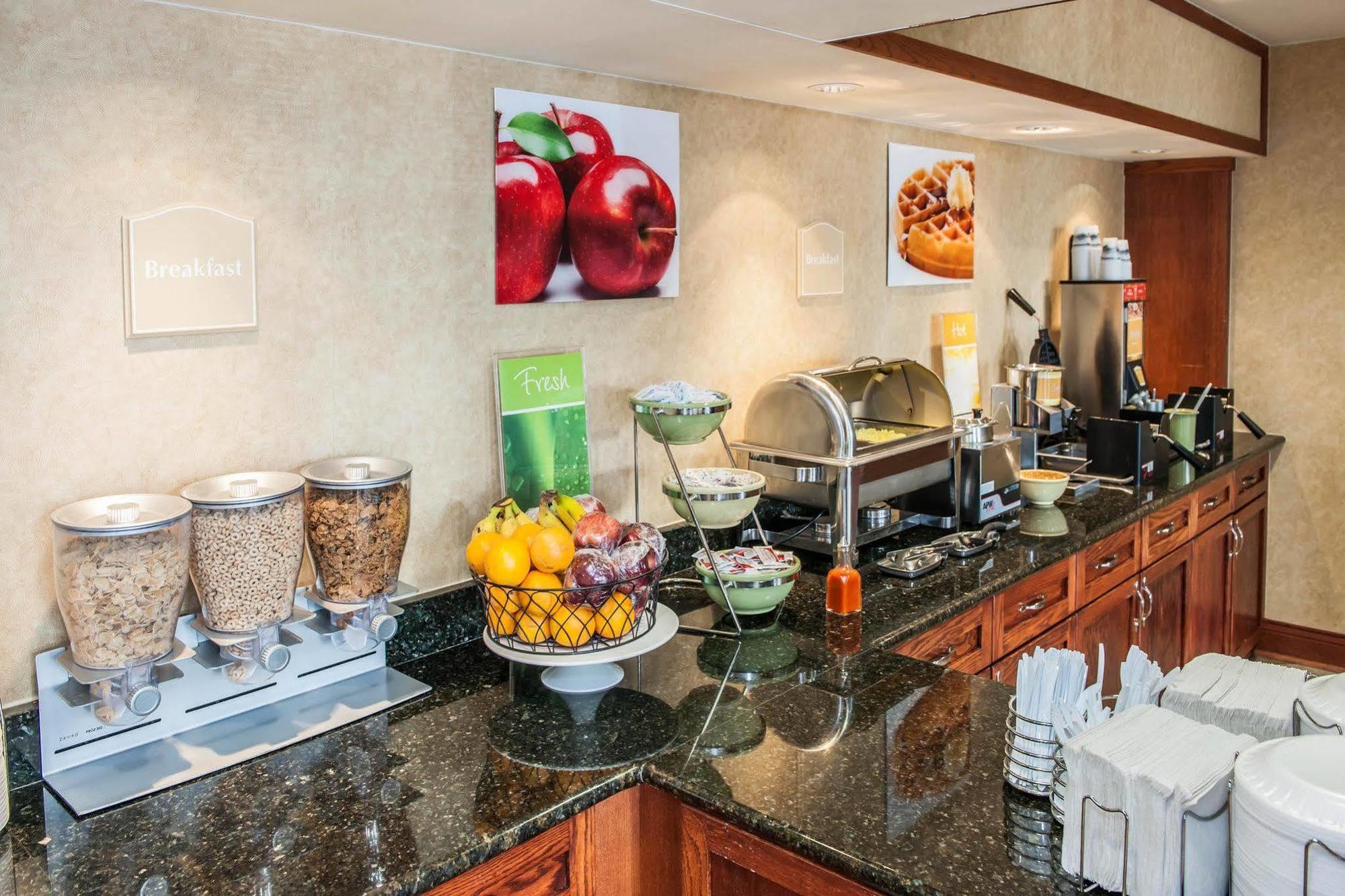 Quality Inn Каслтон Экстерьер фото