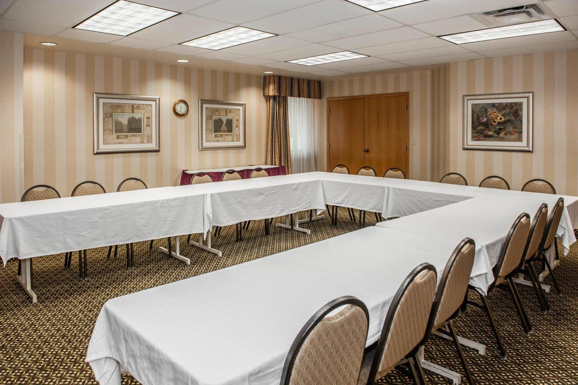 Quality Inn Каслтон Экстерьер фото