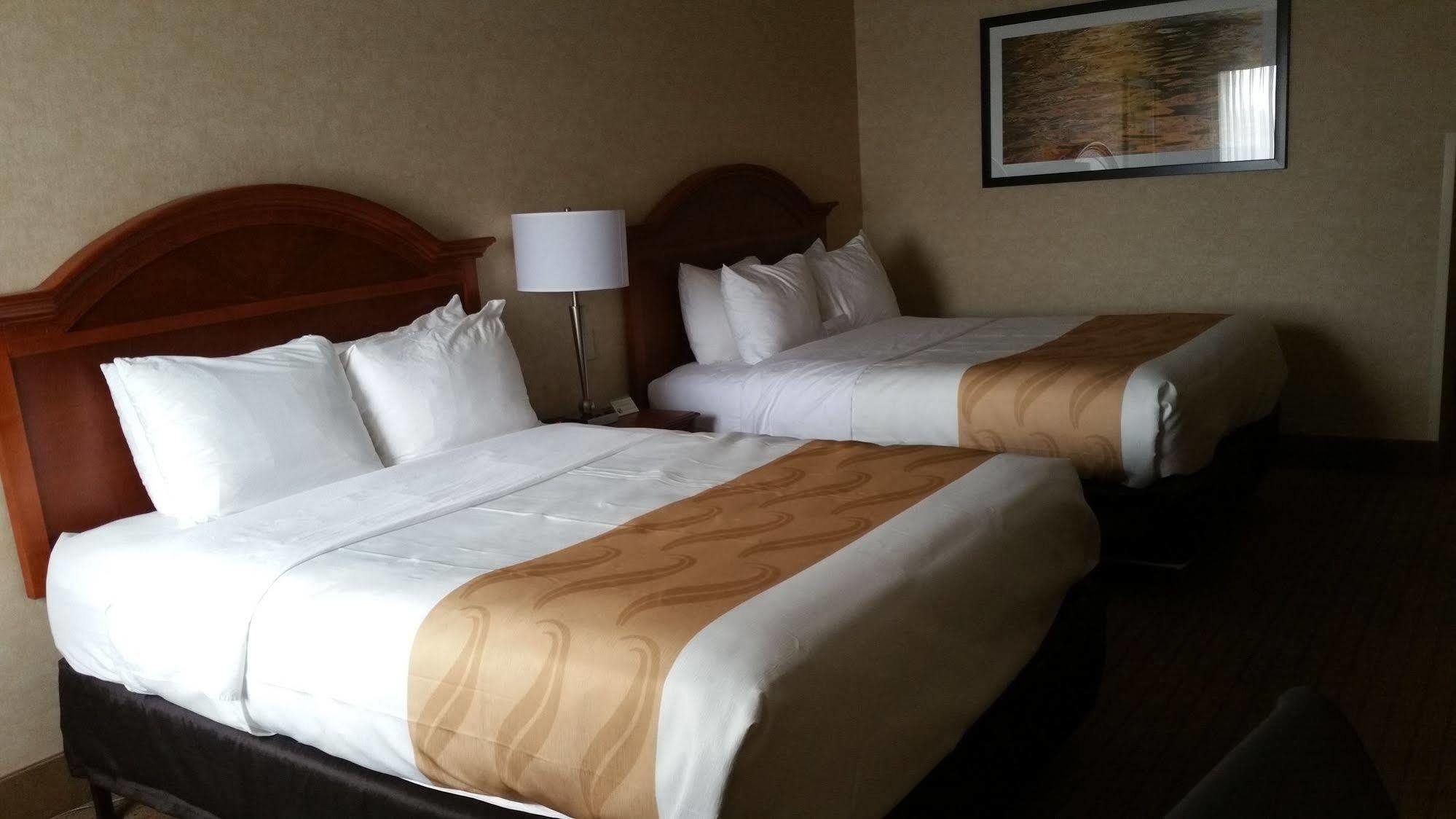 Quality Inn Каслтон Экстерьер фото