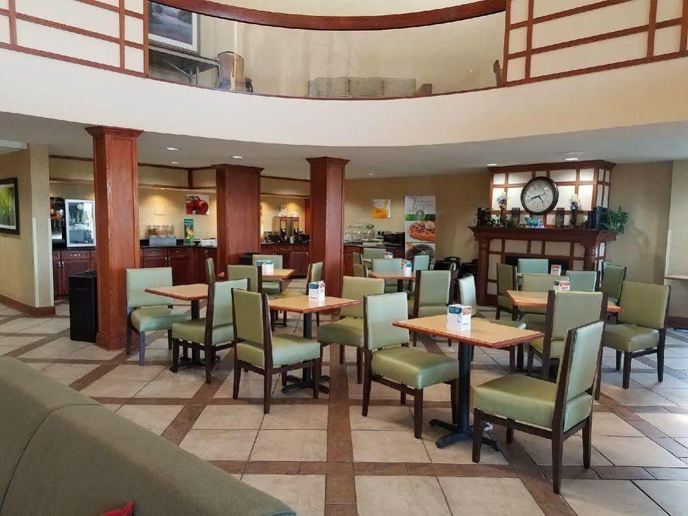 Quality Inn Каслтон Экстерьер фото